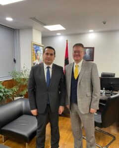 Ambasadori britanik, Nicholas Abbott u takua me kreun e ri të SPAK, z.Klodjan Braho, për të diskutuar mbështetjen e ardhshme.