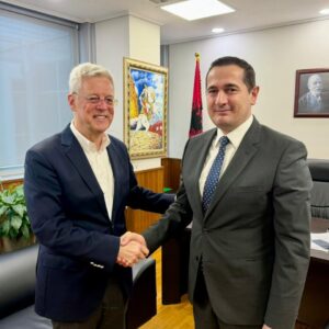 Ambasadori Bergner shkëmbeu mendime me kreun e SPAK, z. Braho, për forcimin e sundimit të ligjit.