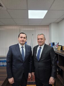 Drejtuesi i SPAK, z. Klodjan Braho u prit në Prishtinë nga Kryeprokurori z. Isufaj. SPAK dhe PSRK nënshkruan marrëveshje për krijimin e skuadrave të përbashkëta hetimore.