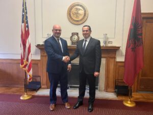 Drejtuesi i SPAK, Klodjan Braho, drejtuesi i seksionit kundër Krimit të Organizuar, Vladimir Mara dhe drejtuesja e seksionit kundër Korrupsionit, Dorina Bejko u pritën nga Ndihmës Prokurori i Përgjithshëm A. Tysen Duva